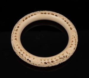 345 · A vintage Burmese carved ivory bangle with floral decoration, early to mid 20th century, 8.5cm diameter, internal 6cm diameter.