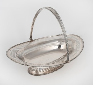 A sterling silver bread basket, made in Sheffield, 20th century, 24cm high, 33cm wide, 614 grams.