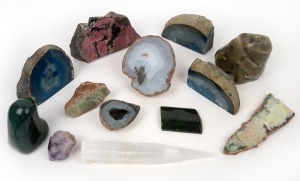 MINERAL SPECIMENS & CRYSTALS including cut and polished examples, thunder egg, greenstone etc., (qty).