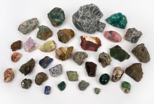 MINERAL SPECIMENS including malachite and lapis lazuli, (qty).
