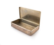 A lovely quality antique sterling silver box with double fold-out hinge, engraved with the Irvine family crest, bearing the motto "SUB SOLE SUB UMBRA VIRENS" (flourishing both in sunshine and in shade), made in London, circa 1881, 15cm wide, 300 grams. - 2