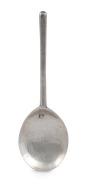 An antique English slip top sterling silver spoon, made by the specialist spoon maker William Cawdell of London in 1585, 15cm long, 38 grams.