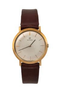 OMEGA vintage manual slimline gent's wristwatch in 18ct gold case with silvered dial and baton numerals, 3.2cm wide including crown.