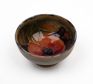 MOORCROFT "Pomegranate" miniature pottery salt cellar, impressed "MOORCROFT", 3cm high, 5.5cm diameter.