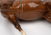 BESWICK WARE vintage English porcelain racehorse and jockey statue, 20th century, black factory mark, 21cm high, 25cm long. - 3