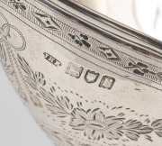 An antique English sterling silver sweet meat basket with engraved decoration, made in London, circa 1912, ​​​​​​​17cm high, 211 grams. - 2