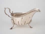 An antique English sterling silver sauce boat, made in Birmingham, circa 1906 8.5cm high, 17cm wide, 144 grams.