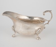 An antique English sterling silver sauce boat, made in London, 20th century, 8cm high, 15.5cm wide, 146 grams. - 2
