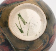 MOORCROFT "Spanish" pattern pottery vase on celadon ground, impressed "MOORCROFT, BURSLEM", ​​​​​​​6cm high. - 3