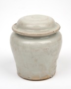 An antique Chinese porcelain lidded pot, Qing Dynasty, 17th/18th century, 7.5cm high. ​​​​​​​PROVENANCE: The Rod Thomas Collection, Melbourne.