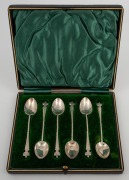 A set of six antique English sterling silver coffee spoons in original plush fitted box, made in Sheffield, circa 1900, 9.5cm long, 43 grams total.