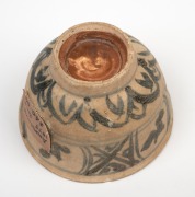 An Annamese blue and white porcelain tea bowl, 15th/16th century, 5cm high, 7.5cm diameter. ​​​​​​​PROVENANCE: The Rod Thomas Collection, Melbourne. - 4