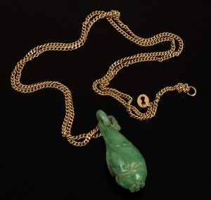 A vintage Chinese carved jade pendant, suspended on a 9ct gold chain (2.1 grams), 20th century.