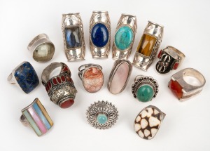 384 · Fifteen assorted vintage silver and stone rings.