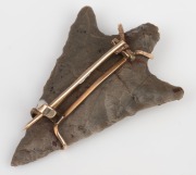 A Neolithic pressure flaked stone arrowhead, mounted as a brooch in 9ct rose gold, 4cm long. - 2