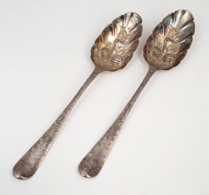 A pair of antique English sterling silver berry spoons, 19th century, 21cm long, 117 grams total.