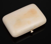 An antique ivory pocket sewing etui with rose gold mounts, early 19th century, 7.5cm wide. - 2