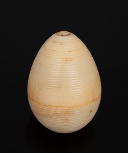 A Georgian turned ivory egg shaped pocket spice box, 18th/19th century, 4.5cm high.