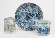 Two Chinese porcelain brush pots together with an antique Chinese blue and white porcelain plate, 19th/20th century, ​​​​​​​the plate 25cm diameter