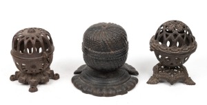 Three antique cast iron countertop string dispensers, 19th century, the largest 15cm high.