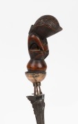 An antique kris dagger with ornately carved wooden handle and gold plated fittings, South East Asian origin, 19th/20th century, 31cm high. - 2