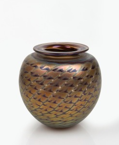 DENIZEN Australian iridescent art glass vase by ROBERT WYNNE, impressed stamp "Denizen", 10cm high.