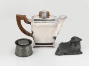 A French silver plated Art Deco teapot, together with two pewter inkwells, 20th century, (3 items), the teapot 16cm high.
