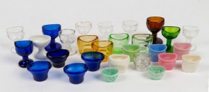 Collection of assorted antique and vintage medical eyebaths, including bakelite, coloured glass and plastic examples, (28 items), the largest 6.5cm high.