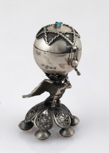 111 · JUDAICA silver spice box, 20th century, 8cm high, 50 grams.