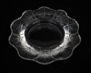 LALIQUE French frosted glass bowl with leaf decoration, engraved "Lalique, France", ​​​​​​​15cm wide.