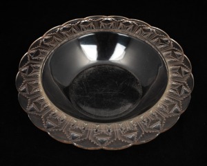 LALIQUE French Art Deco glass bowl, circa 1930, engraved "Lalique, France", 5cm high, 26.5cm wide.