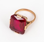 An antique 14ct gold and red stone ring, early 20th century, ​​​​​​​7.1 grams.