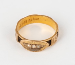 An antique English 15ct gold mourning ring with woven hair and seed pearls, circa 1840, 3 grams.