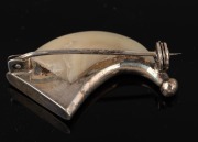 An antique Indian claw and silver mounted brooch, 19th century, ​​​​​​​4cm wide. - 2