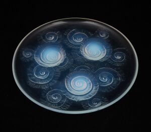 SABINO French Art Deco opalescent glass platter with shell motif, stamped "Sabino, Paris", 30cm diameter.