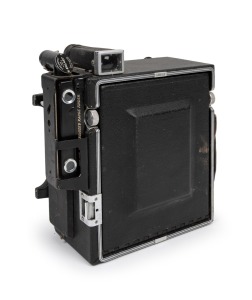 GRAFLEX: Side handle-type "Speed Graphic" 4 x 5" plate folding camera, c. 1927, with Optar 135mm f4.7 lens.