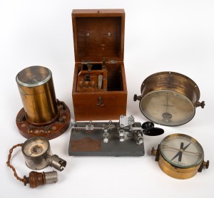 Six assorted antique and vintage gauges and instruments, 19th/20th century, the largest 15cm high.