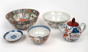 251 · Antique and vintage Chinese porcelain bowls and Kangxi teapot, 19th/20th century, (4 items), the teapot 13cm high.