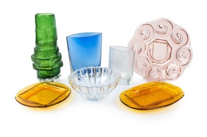 Assorted glass platters, vases and bowl, including WHITEFRIARS vintage English art glass vase designed by Geoffrey Baxter (A/F), Villeroy & Boch, Pukburgh and others, (7 items), the largest 29cm high.