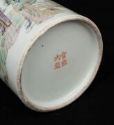 Two Chinese porcelain brush pots together with an antique Chinese blue and white porcelain plate, 19th/20th century, ​​​​​​​the plate 25cm diameter - 4