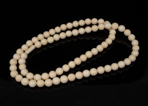 A vintage Chinese ivory bead necklace, early to mid 20th century, 77cm long