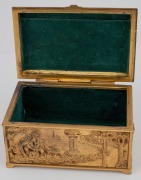 An antique Continental gilt bronze&nbsp;jewellery casket decorated with romantic scenes, 19th/20th century, 7.5cm high, 14.5cm wide, 10cm deep - 5