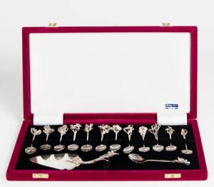 HARRIS & SON Australian wild flowers boxed set of 13 sterling silver teaspoons by the noted Western Australian smith, plus a Harris & Son silver cake server in box.