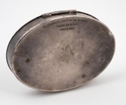 An antique American silver oval trinket box, early to mid 20th century, stamped "ELIZABETH ARDEN, NEW YORK, MADE IN U.S.A., STERLING", 7.5cm wide, 49 grams. - 3