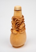 A Chinese ivory scent bottle with pierced and carved marine decoration adorned with fish swimming in reeds, square seal mark to base, 19th/20th century, 8.5cm high. - 4