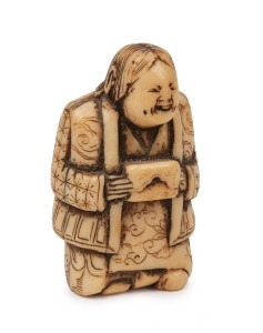 An antique Japanese carved ivory netsuke, Edo period, 18th/19th century, 5cm high.