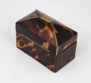 A Georgian miniature casket, handsomely crafted in tortoise shell with rose gold trim and name plaque (blank), interior lined in ivory, circa 1810, 4.5cm high, 5.5cm wide, 3cm deep. - 2