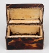 A Georgian miniature casket, handsomely crafted in tortoise shell with rose gold trim and name plaque (blank), interior lined in ivory, circa 1810, 4.5cm high, 5.5cm wide, 3cm deep. - 3