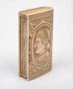 An antique carved ivory snuff box in book form with male and female portraits, 18th/19th century, ​​​​​​​7.5cm high. - 4