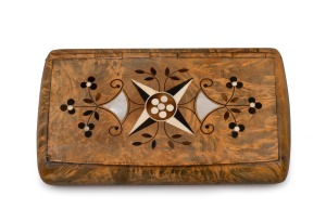 A Georgian tortoise shell snuff box with hand-painted woodgrain simulated finish inlaid with ivory and mother of pearl, 18th/19th century, 11cm wide.